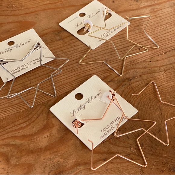 💓 Star Hoop Earrings - Picture 2 of 3